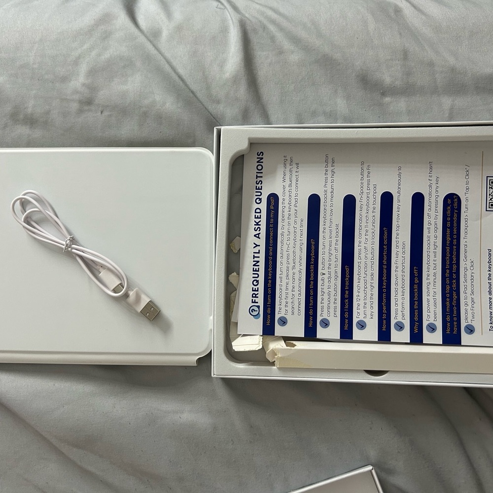IPAD Magnetic Keyboard - Picture 5 of 5